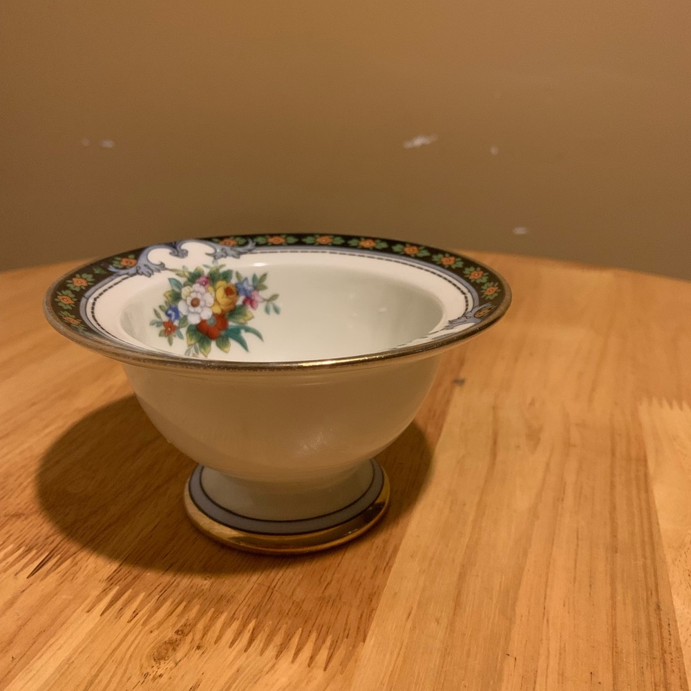Noritake Pedestal Bowl